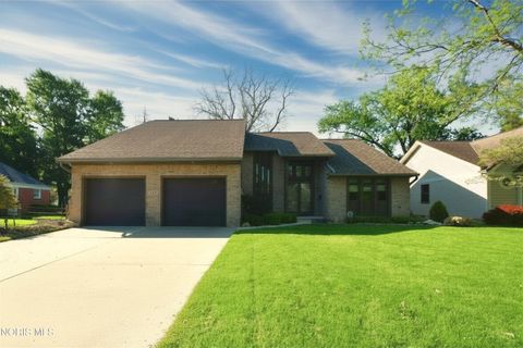 Tiny photo for 530 Elmway Dr DR, Maumee, OH 43537 (MLS # 10007401)