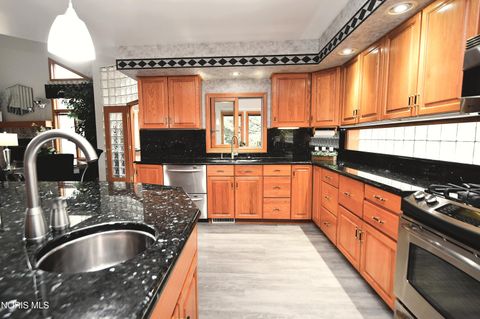 Tiny photo for 530 Elmway Dr DR, Maumee, OH 43537 (MLS # 10007401)