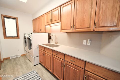 Tiny photo for 530 Elmway Dr DR, Maumee, OH 43537 (MLS # 10007401)