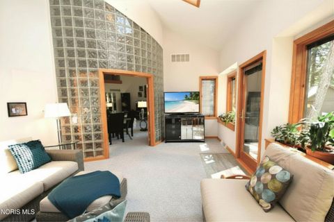 Tiny photo for 530 Elmway Dr DR, Maumee, OH 43537 (MLS # 10007401)