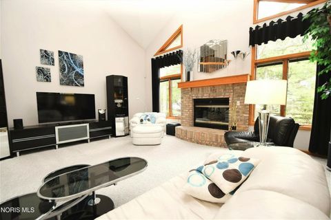 Tiny photo for 530 Elmway Dr DR, Maumee, OH 43537 (MLS # 10007401)