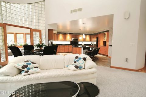 Tiny photo for 530 Elmway Dr DR, Maumee, OH 43537 (MLS # 10007401)