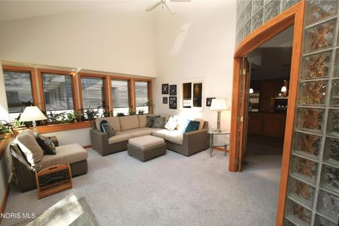 Tiny photo for 530 Elmway Dr DR, Maumee, OH 43537 (MLS # 10007401)