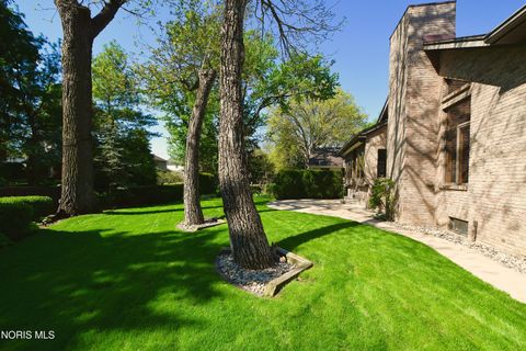 Tiny photo for 530 Elmway Dr DR, Maumee, OH 43537 (MLS # 10007401)
