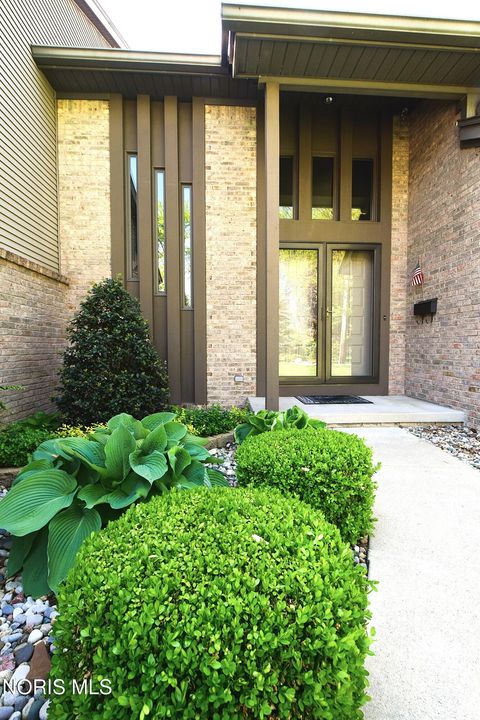 Tiny photo for 530 Elmway Dr DR, Maumee, OH 43537 (MLS # 10007401)