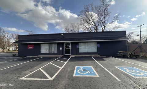 Photo of 535 E Lytle Street, Fostoria, OH 44830 (MLS # 10005121)