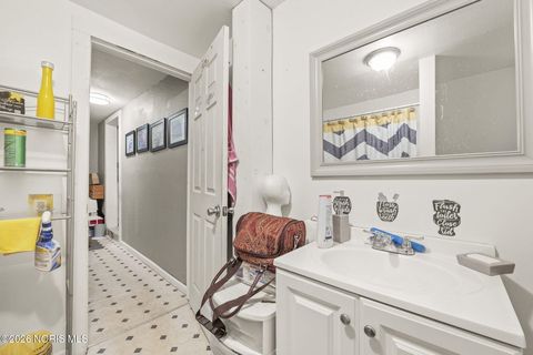 Tiny photo for 1652 Nebraska Avenue, Toledo, OH 43607 (MLS # 10002912)