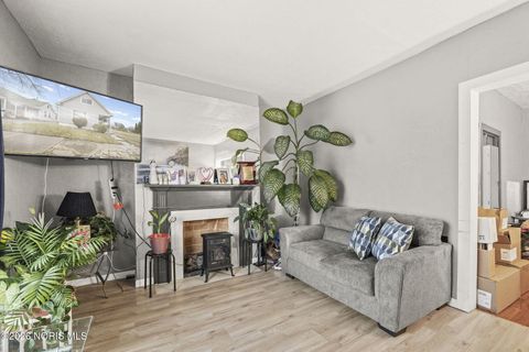 Tiny photo for 1652 Nebraska Avenue, Toledo, OH 43607 (MLS # 10002912)