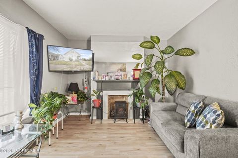 Tiny photo for 1652 Nebraska Avenue, Toledo, OH 43607 (MLS # 10002912)