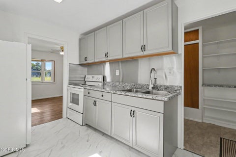 Tiny photo for 5302 Bennett Road, Toledo, OH 43612 (MLS # 10013446)
