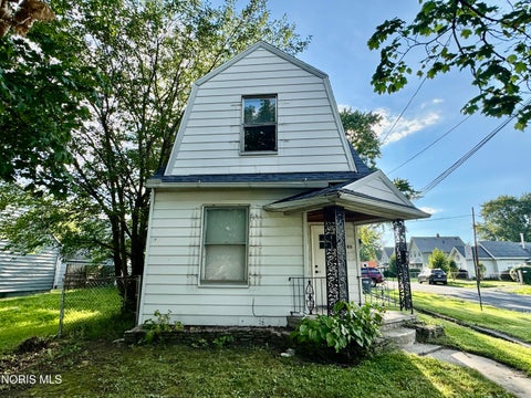 Tiny photo for 1102 White Street, Toledo, OH 43605 (MLS # 10012333)