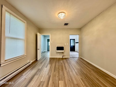 Tiny photo for 1102 White Street, Toledo, OH 43605 (MLS # 10012333)