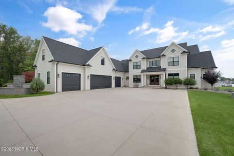 Photo of 3150 Shoreland Avenue, Toledo, OH 43611 (MLS # 10000846) Photo of 3150 Shoreland Avenue, Toledo, OH 43611 (MLS # 10000846)