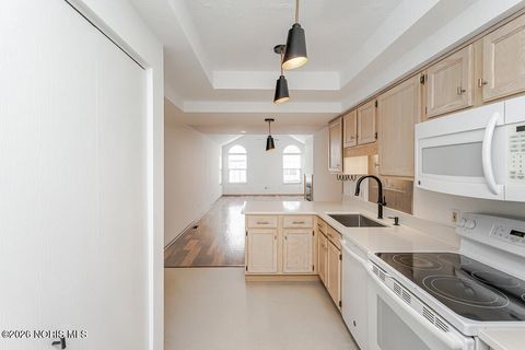 Tiny photo for 45 W Foxgate Circle, Bowling Green, OH 43402 (MLS # 10003745)