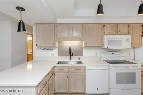 Tiny photo for 45 W Foxgate Circle, Bowling Green, OH 43402 (MLS # 10003745)