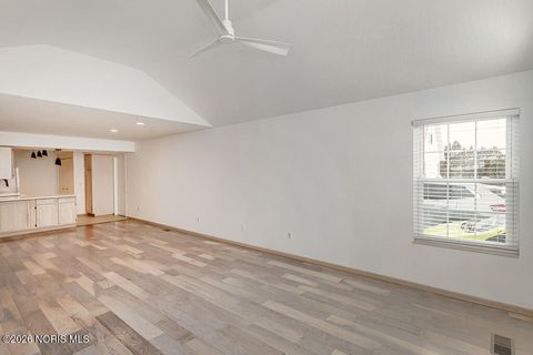 Tiny photo for 45 W Foxgate Circle, Bowling Green, OH 43402 (MLS # 10003745)