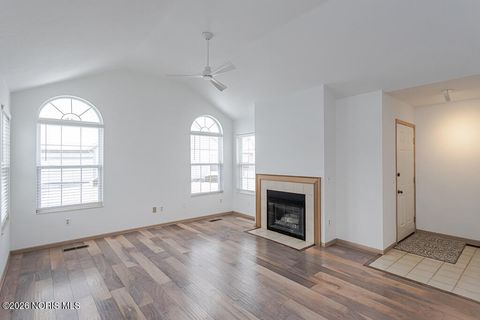 Tiny photo for 45 W Foxgate Circle, Bowling Green, OH 43402 (MLS # 10003745)