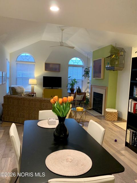 Tiny photo for 45 W Foxgate Circle, Bowling Green, OH 43402 (MLS # 10003745)