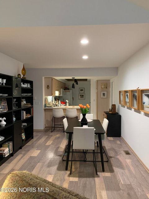 Tiny photo for 45 W Foxgate Circle, Bowling Green, OH 43402 (MLS # 10003745)