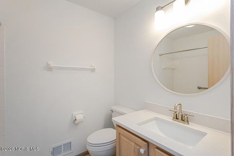 Tiny photo for 45 W Foxgate Circle, Bowling Green, OH 43402 (MLS # 10003745)