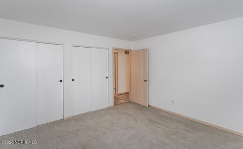 Tiny photo for 45 W Foxgate Circle, Bowling Green, OH 43402 (MLS # 10003745)