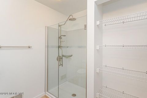 Tiny photo for 45 W Foxgate Circle, Bowling Green, OH 43402 (MLS # 10003745)