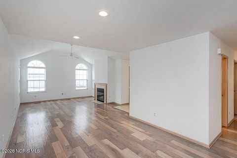 Tiny photo for 45 W Foxgate Circle, Bowling Green, OH 43402 (MLS # 10003745)