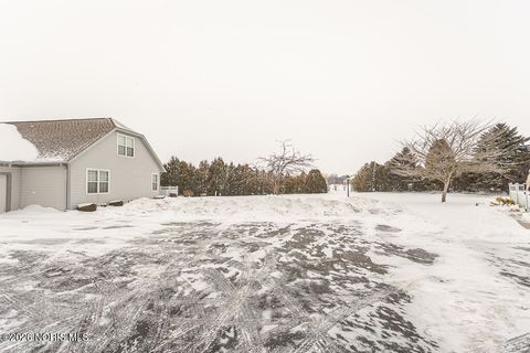 Tiny photo for 45 W Foxgate Circle, Bowling Green, OH 43402 (MLS # 10003745)