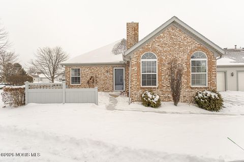 Photo of 45 W Foxgate Circle, Bowling Green, OH 43402 (MLS # 10003745)