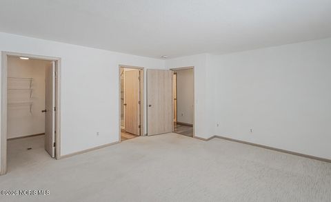 Tiny photo for 45 W Foxgate Circle, Bowling Green, OH 43402 (MLS # 10003745)