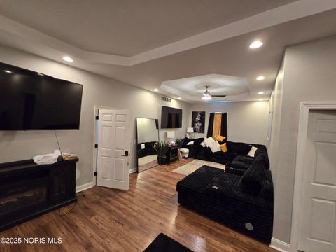 Tiny photo for 5029 Kellogg Road, Toledo, OH 43615 (MLS # 10001022)