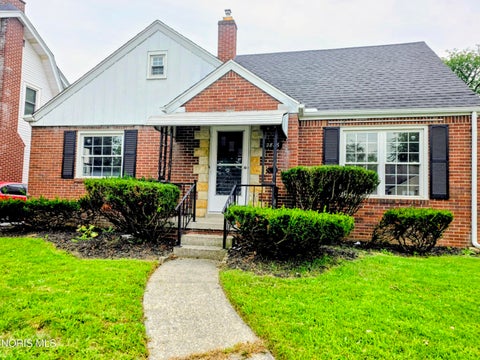 Tiny photo for 2826 Latonia Boulevard, Toledo, OH 43606 (MLS # 10013361)