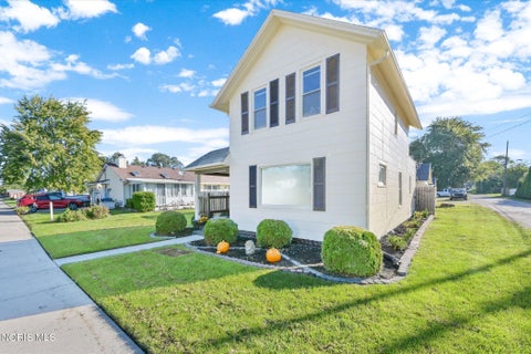 Tiny photo for 102 N Grove Street, Walbridge, OH 43465 (MLS # 10013934)