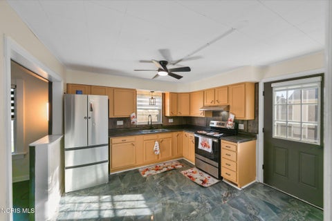 Tiny photo for 102 N Grove Street, Walbridge, OH 43465 (MLS # 10013934)