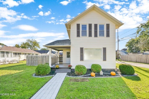 Tiny photo for 102 N Grove Street, Walbridge, OH 43465 (MLS # 10013934)
