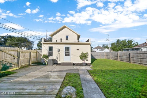 Tiny photo for 102 N Grove Street, Walbridge, OH 43465 (MLS # 10013934)