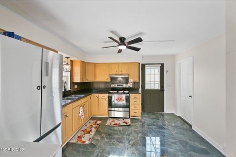 Tiny photo for 102 N Grove Street, Walbridge, OH 43465 (MLS # 10013934)