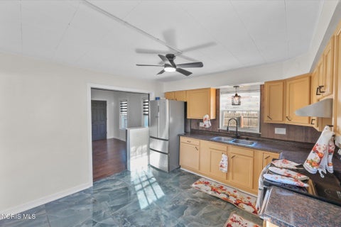 Tiny photo for 102 N Grove Street, Walbridge, OH 43465 (MLS # 10013934)