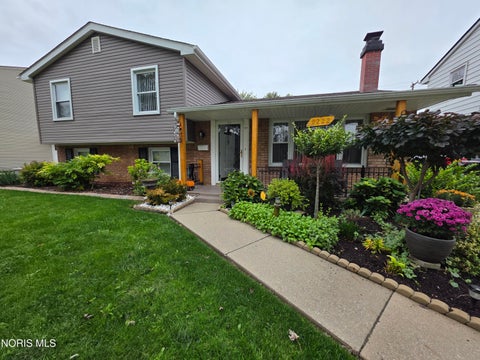 Tiny photo for 5222 Brophy Drive, Toledo, OH 43611 (MLS # 10014792)