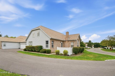 Tiny photo for 2235 Fox Run Circle # 4-14, Findlay, OH 45840 (MLS # 10011195)