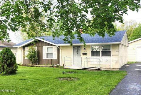 Photo of 1039 Cherry Street, Fostoria, OH 44830 (MLS # 10007339)