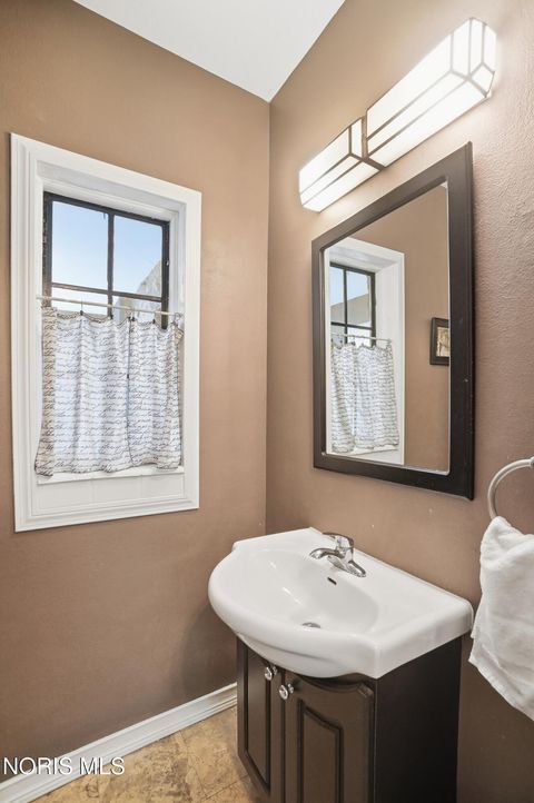 Tiny photo for 2523 Orchard Road, Ottawa Hills, OH 43606 (MLS # 10005758)