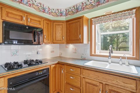 Tiny photo for 23526 W Manor Drive, Genoa, OH 43430 (MLS # 10006296)