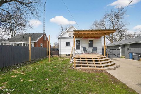 Tiny photo for 635 Wright Avenue, Toledo, OH 43609 (MLS # 10005650)