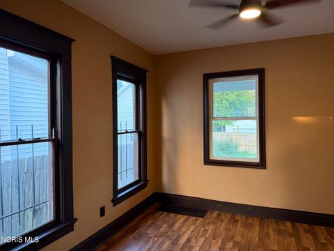 Tiny photo for 1136 Earl Street, Toledo, OH 43605 (MLS # 10010082)