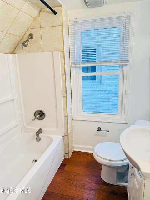 Tiny photo for 1136 Earl Street, Toledo, OH 43605 (MLS # 10010082)