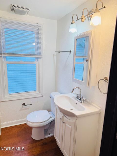 Tiny photo for 1136 Earl Street, Toledo, OH 43605 (MLS # 10010082)