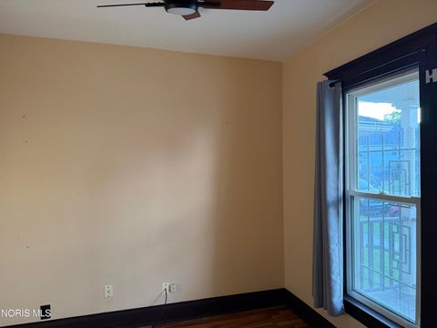 Tiny photo for 1136 Earl Street, Toledo, OH 43605 (MLS # 10010082)