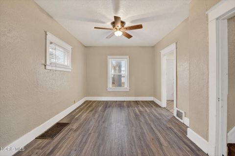 Tiny photo for 247 E Pearl Street, Toledo, OH 43608 (MLS # 10004928)