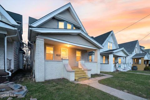 Photo of 247 E Pearl Street, Toledo, OH 43608 (MLS # 10004928)